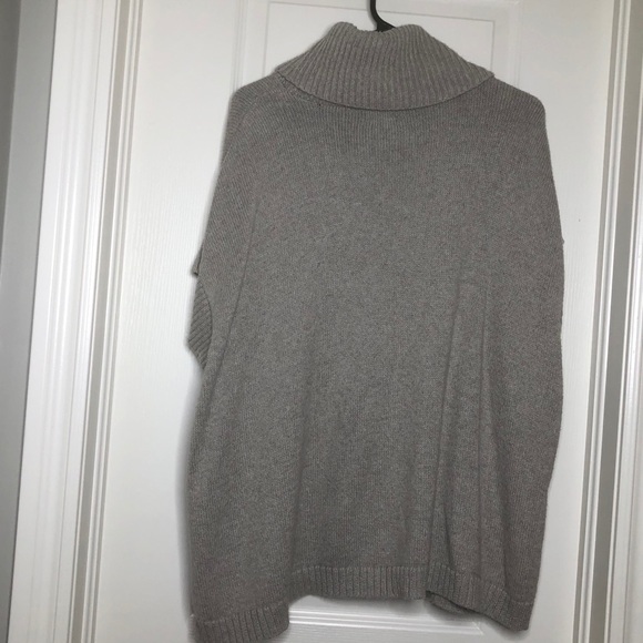OLD NAVY sleeveless sweater - Picture 2 of 6